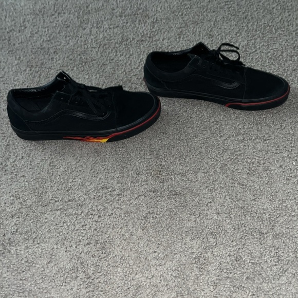 Old Skool Black Vans w/ flames on the sides. Size 11.5 - Picture 3 of 8
